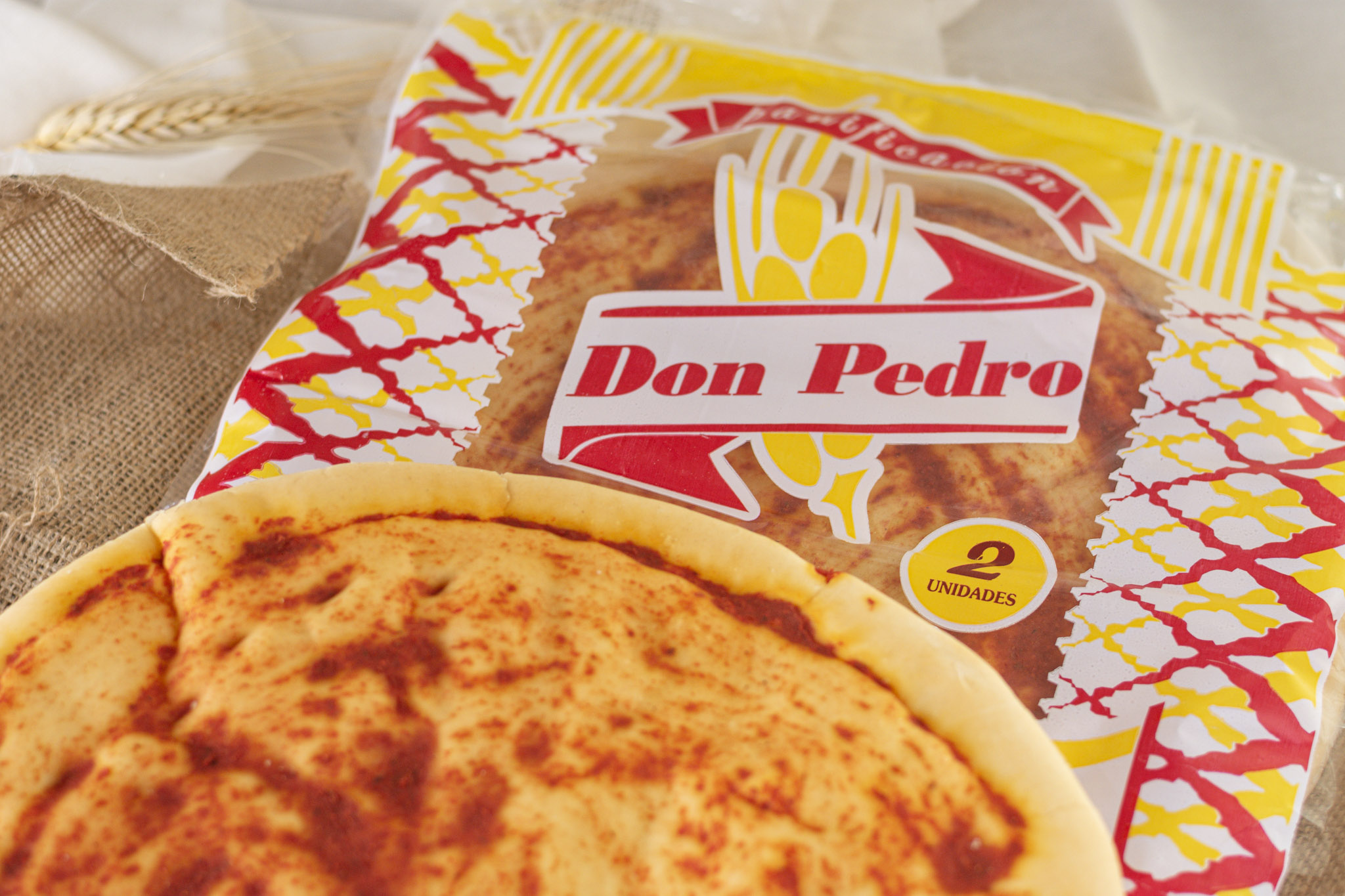 Pizzas caseras listas para hornear